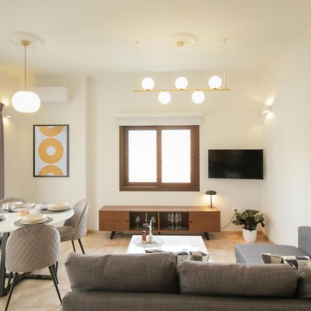 Onos - 2 Bedroom 2 Bathroom Penthouse With Terrace In Old Town Kalamata Exterior photo