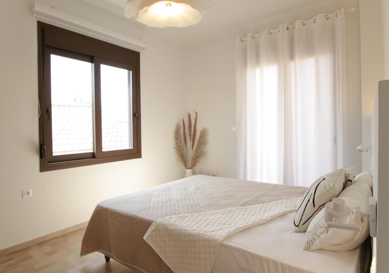 Onos - 2 Bedroom 2 Bathroom Penthouse With Terrace In Old Town Kalamata Exterior photo